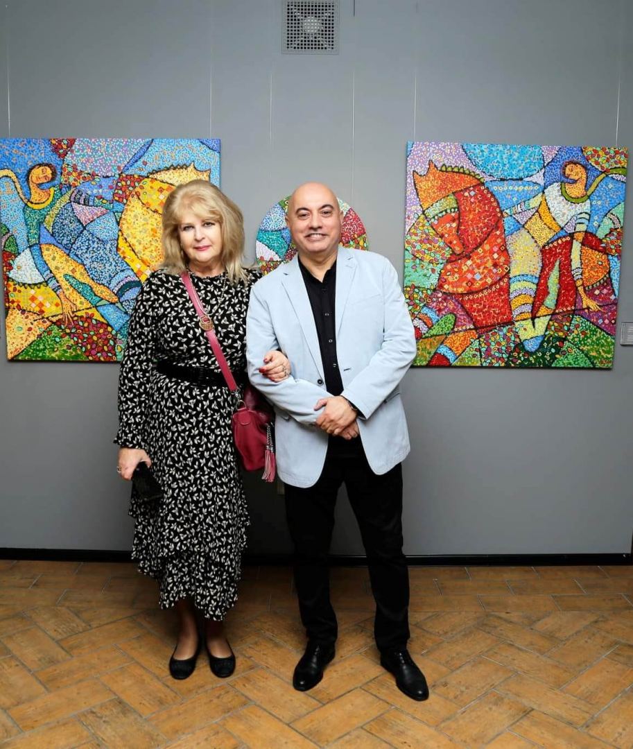 "Человек-праздник" Мир Азер Абдуллаев – лечебные свойства оптимизма и позитива экспозиции в Баку (ФОТО)