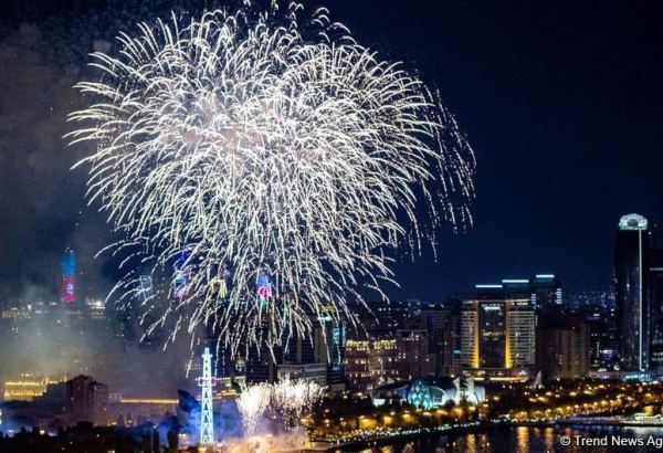 По случаю Дня Победы в Баку состоялись праздничный концерт и фейерверк (ФОТО/ВИДЕО)
