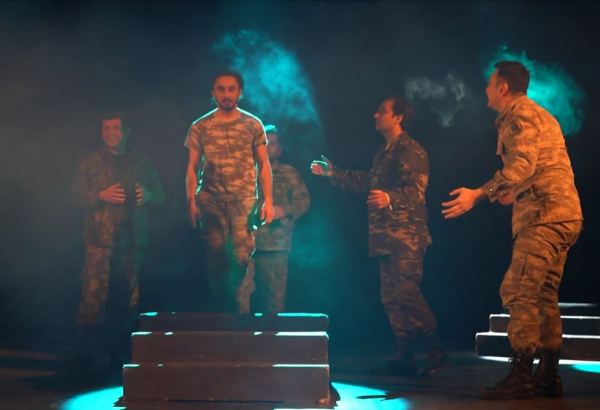 Мечтающие азербайджанские мальчики… Посвящается Дню Победы – 8 ноября (ФОТО)