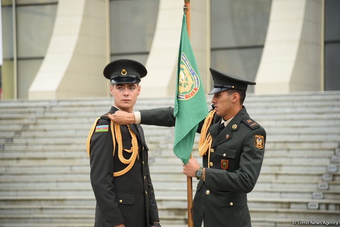 В Баку прошло шествие в связи с Днем Победы (ФОТО)