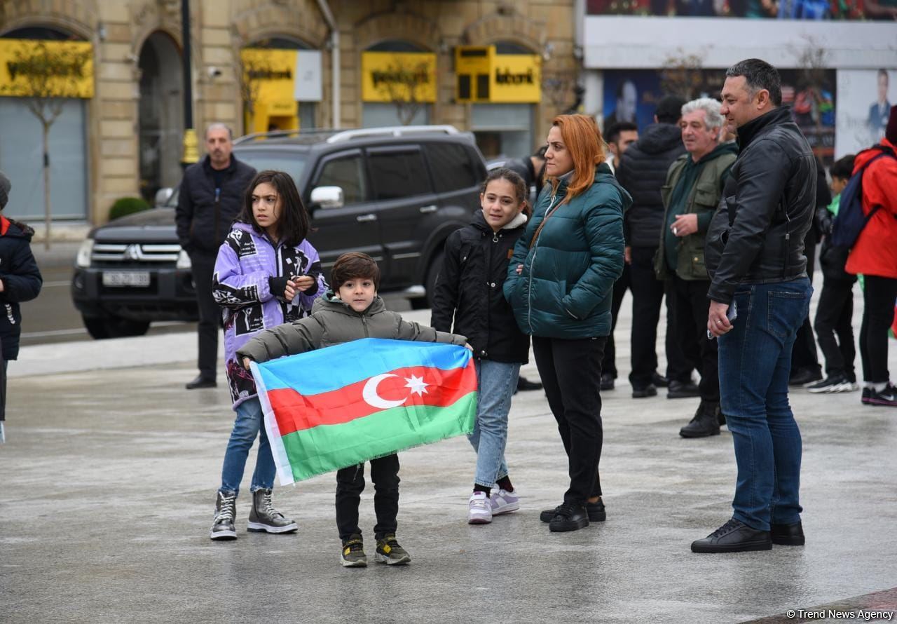 В Баку прошло шествие в связи с Днем Победы (ФОТО)