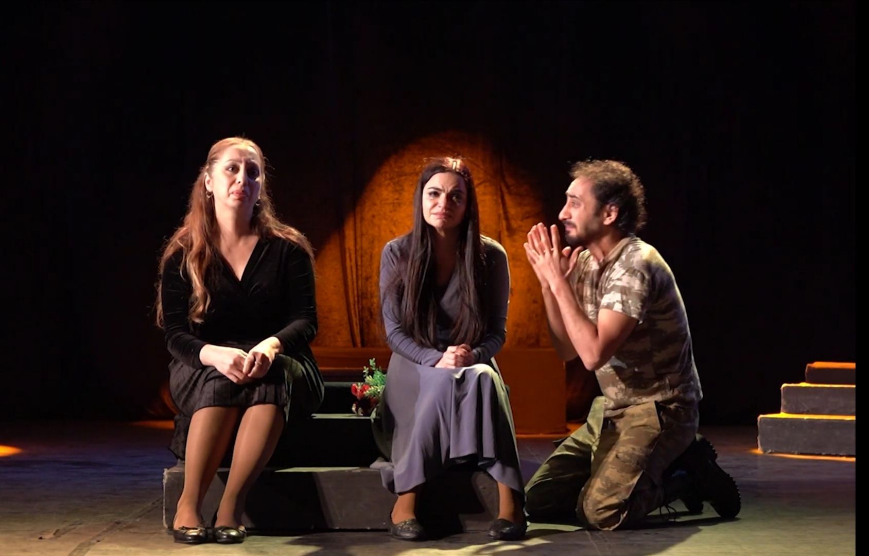 Мечтающие азербайджанские мальчики… Посвящается Дню Победы – 8 ноября (ФОТО)