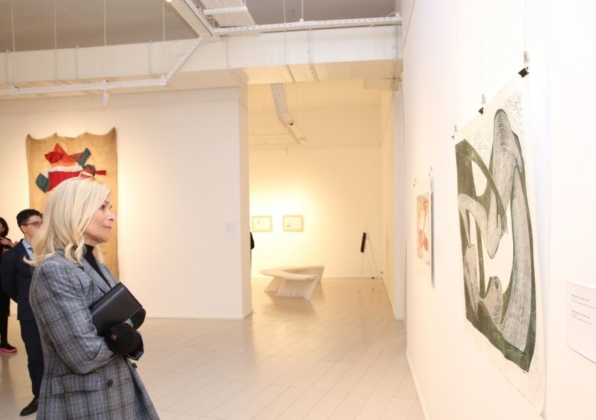 Быть женщиной в Баку. В азербайджанском языке личные местоимения "Он" и "Она" не имеют различия (ФОТО)