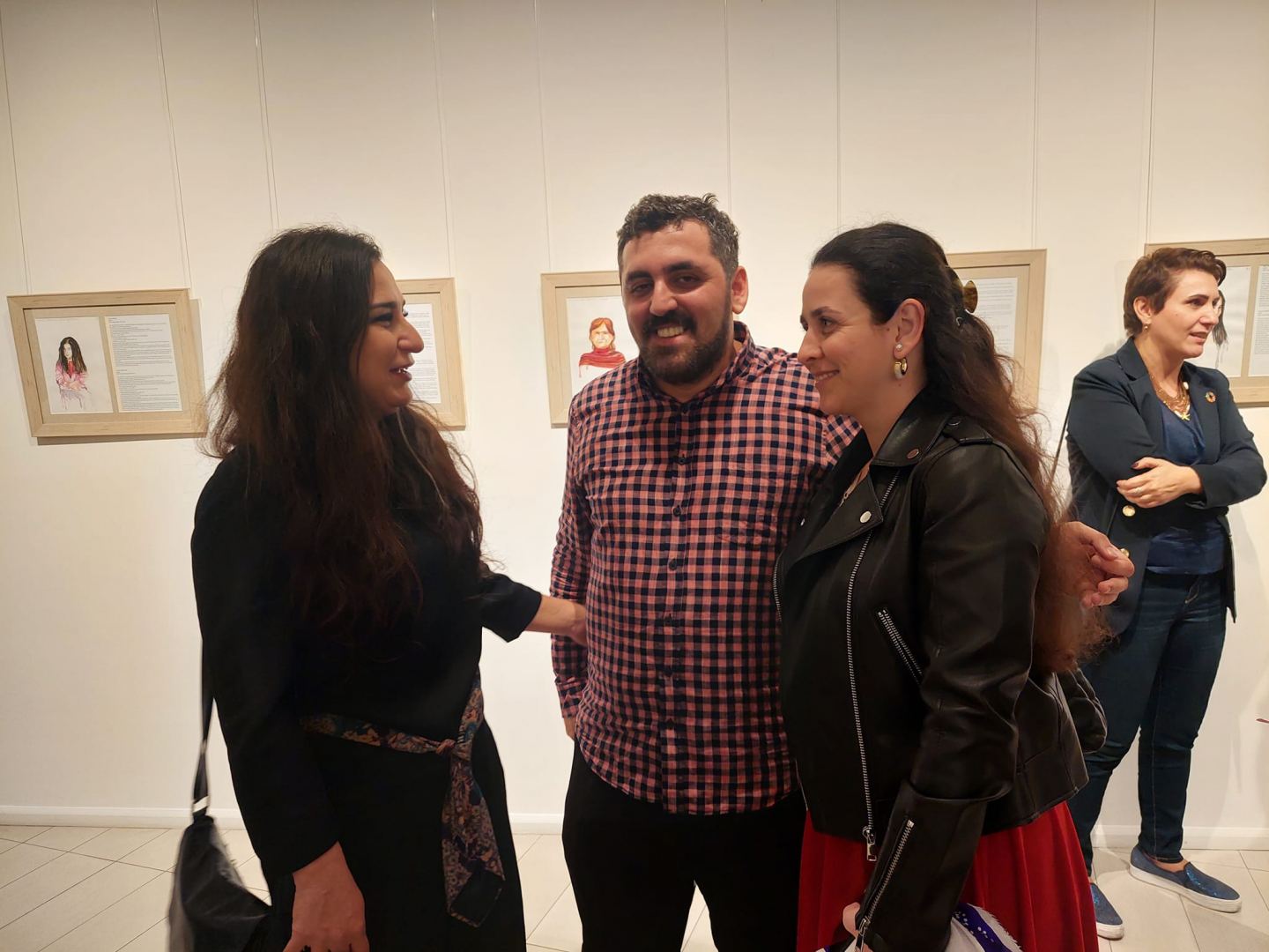 Быть женщиной в Баку. В азербайджанском языке личные местоимения "Он" и "Она" не имеют различия (ФОТО)