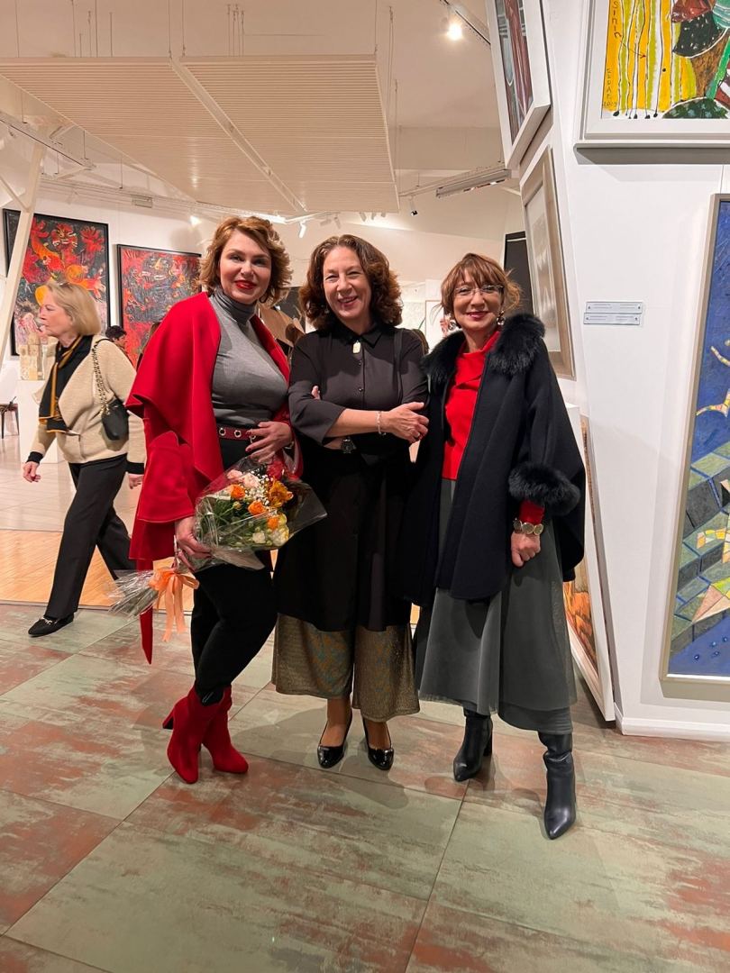 Быть женщиной в Баку. В азербайджанском языке личные местоимения "Он" и "Она" не имеют различия (ФОТО)