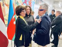 Быть женщиной в Баку. В азербайджанском языке личные местоимения "Он" и "Она" не имеют различия (ФОТО)