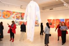 Быть женщиной в Баку. В азербайджанском языке личные местоимения "Он" и "Она" не имеют различия (ФОТО)