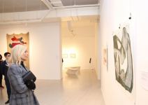 Быть женщиной в Баку. В азербайджанском языке личные местоимения "Он" и "Она" не имеют различия (ФОТО)