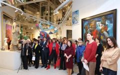 Быть женщиной в Баку. В азербайджанском языке личные местоимения "Он" и "Она" не имеют различия (ФОТО)