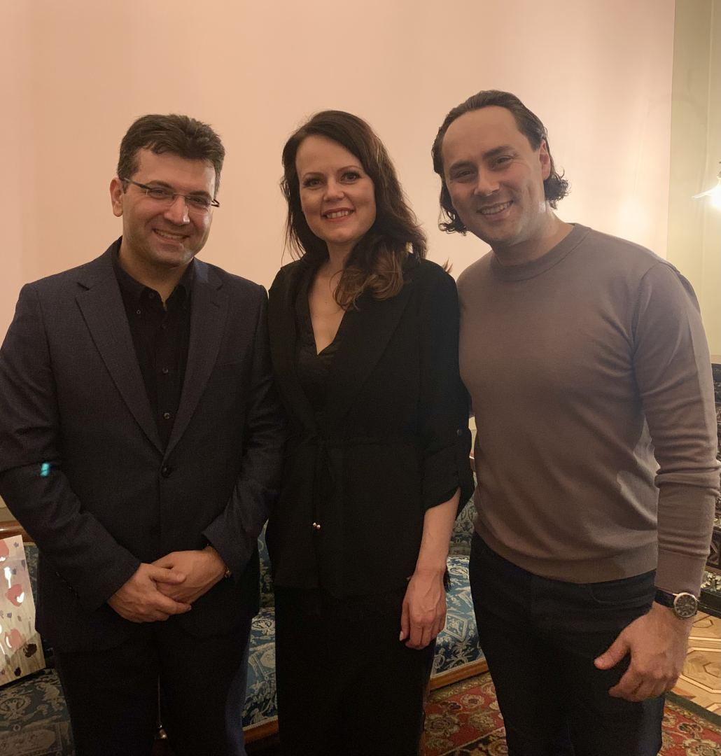 Впервые в истории Латвийского театра спектаклем руководил азербайджанский дирижер (ФОТО/ВИДЕО)