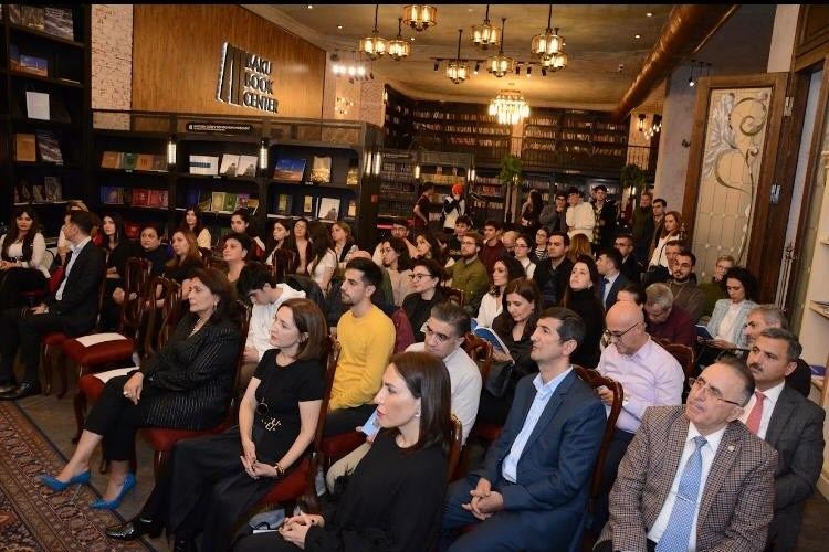 Прогулка из Швейцарии в Азербайджан. Ходить пешком - и правильно, и сказочно прекрасно… (ФОТО)