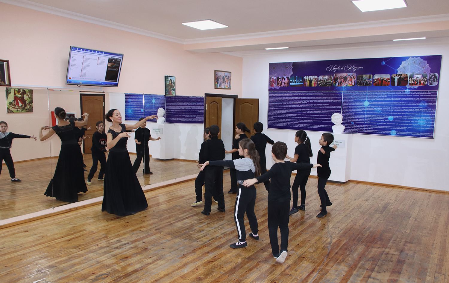 В Узбекистане активно обучаются азербайджанcким национальным танцам (ФОТО)