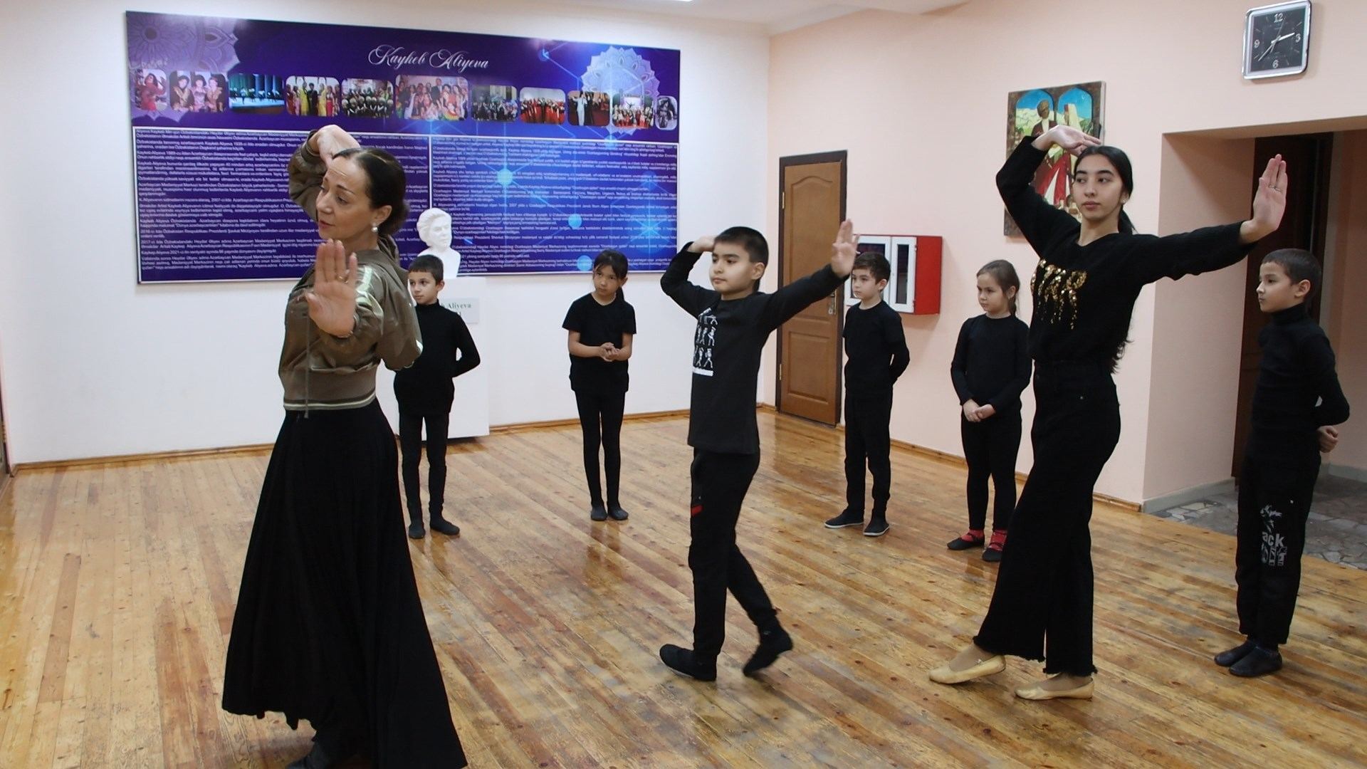 В Узбекистане активно обучаются азербайджанcким национальным танцам (ФОТО)
