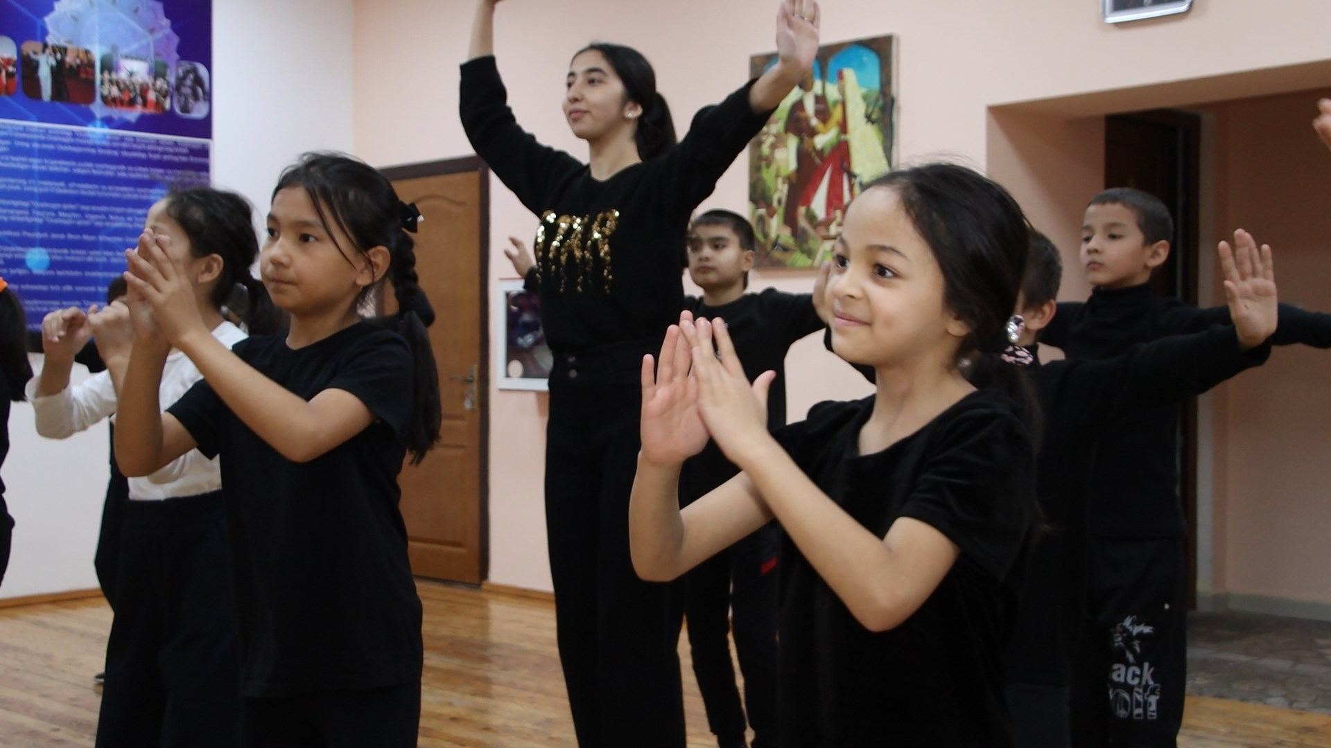 В Узбекистане активно обучаются азербайджанcким национальным танцам (ФОТО)