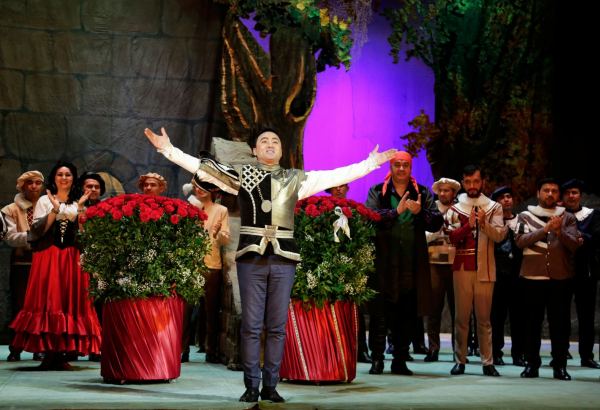 Артисты из Узбекистана представили в Азербайджане спектакль с трагической развязкой (ФОТО)