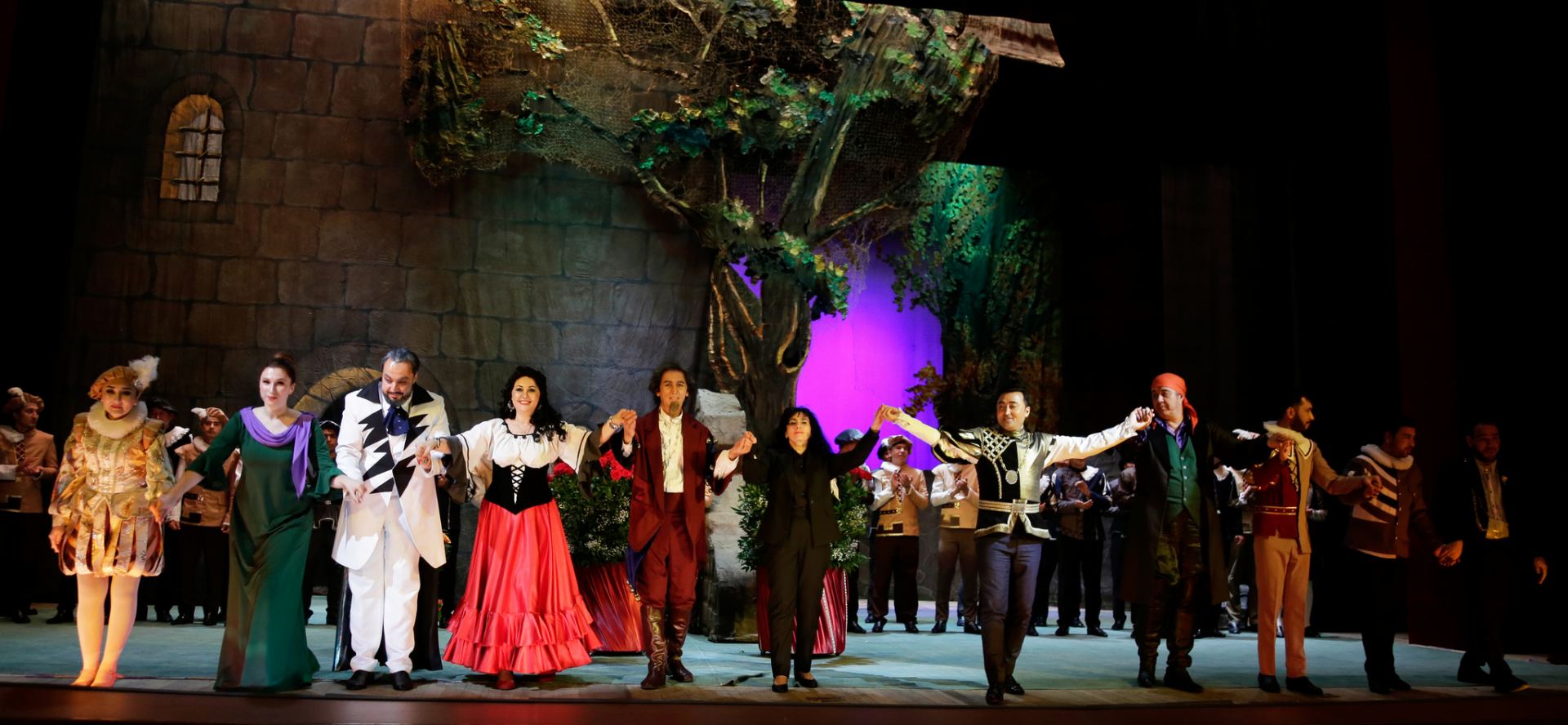 Артисты из Узбекистана представили в Азербайджане спектакль с трагической развязкой (ФОТО)