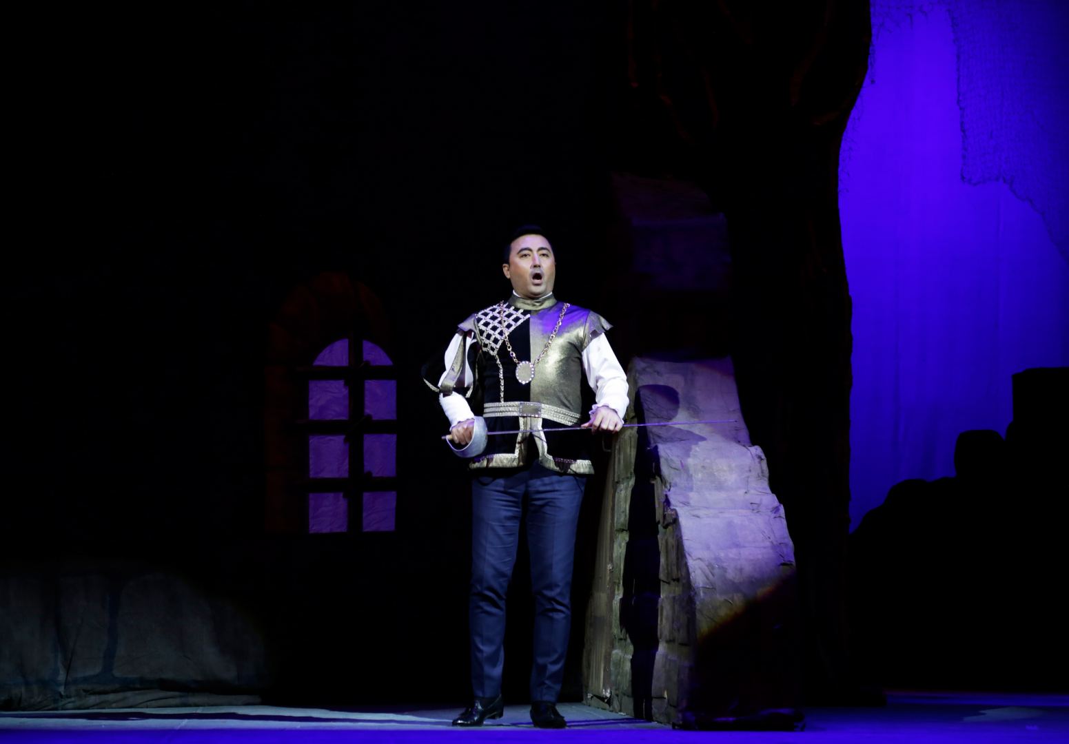 Артисты из Узбекистана представили в Азербайджане спектакль с трагической развязкой (ФОТО)