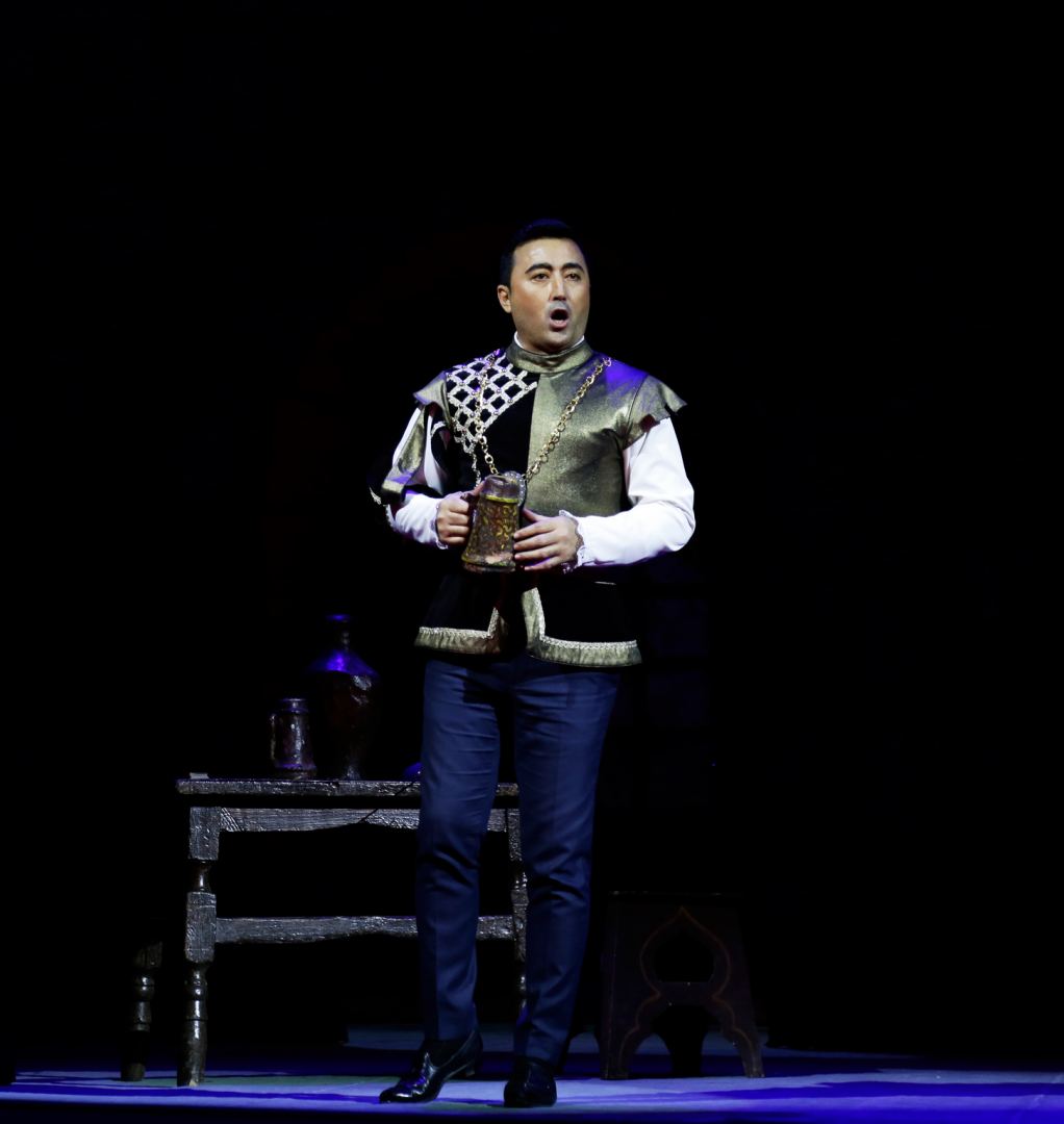 Артисты из Узбекистана представили в Азербайджане спектакль с трагической развязкой (ФОТО)