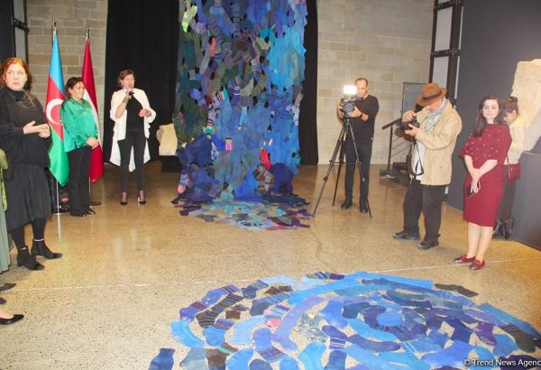 В Баку представлена необычная выставка носков, организованная посольством Латвии, Art Academy of Latvia и QGallery (ФОТО)