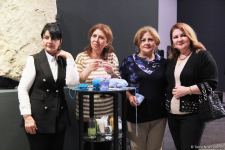 В Баку представлена необычная выставка носков, организованная посольством Латвии, Art Academy of Latvia и QGallery (ФОТО)