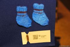 В Баку представлена необычная выставка носков, организованная посольством Латвии, Art Academy of Latvia и QGallery (ФОТО)