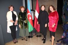 В Баку представлена необычная выставка носков, организованная посольством Латвии, Art Academy of Latvia и QGallery (ФОТО)