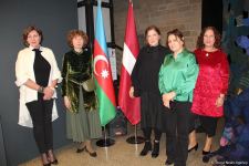 В Баку представлена необычная выставка носков, организованная посольством Латвии, Art Academy of Latvia и QGallery (ФОТО)