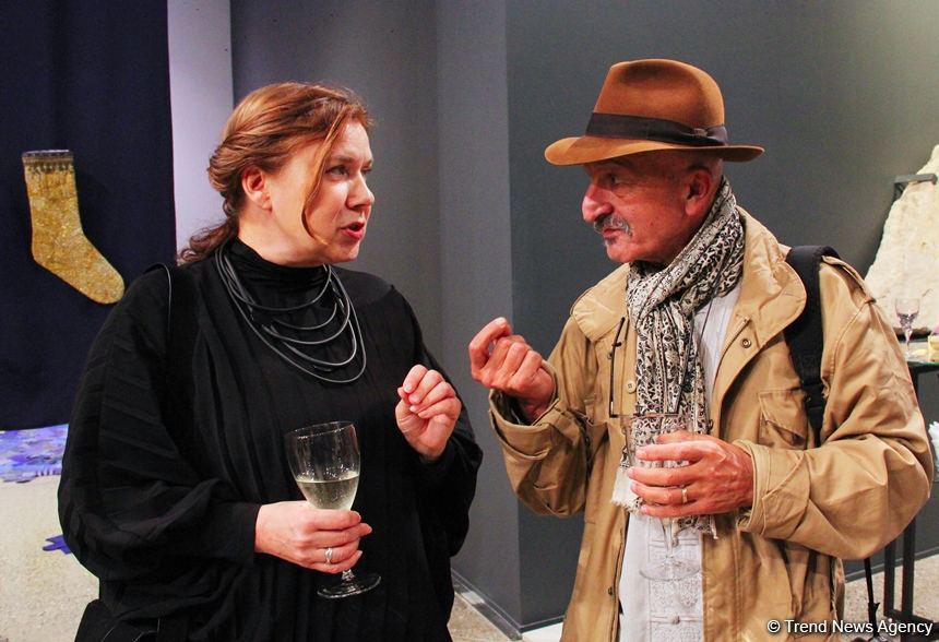 В Баку представлена необычная выставка носков, организованная посольством Латвии, Art Academy of Latvia и QGallery (ФОТО)