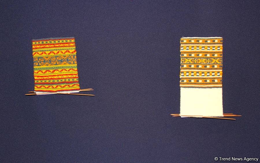 В Баку представлена необычная выставка носков, организованная посольством Латвии, Art Academy of Latvia и QGallery (ФОТО)