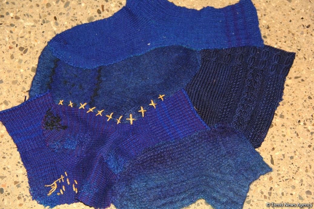 В Баку представлена необычная выставка носков, организованная посольством Латвии, Art Academy of Latvia и QGallery (ФОТО)