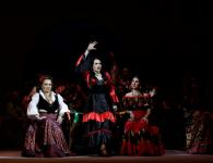 Звезды из Азербайджана, России и Беларуси показали в Баку историю про дерзкую цыганку (ФОТО)