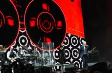 В Баку потрясающий концерт Валерия Меладзе начался с мелодии "Азербайджан" (ВИДЕО, ФОТО)