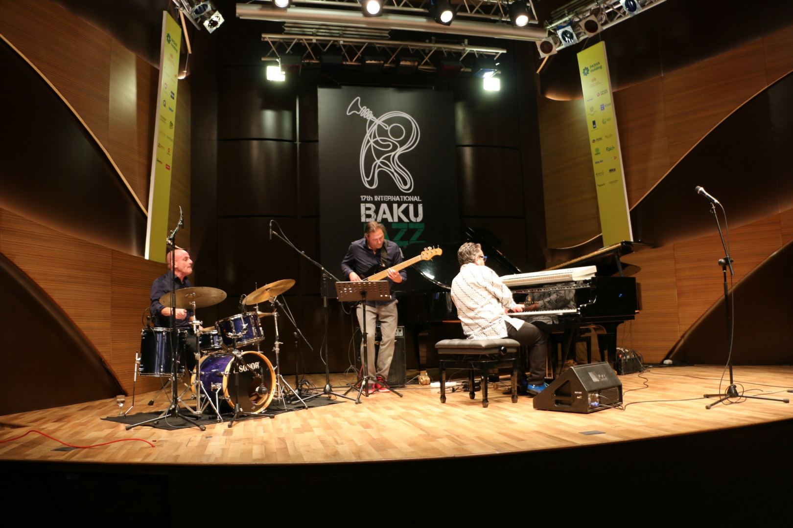 Концерт легендарного Майка дель Ферро в Баку - виртуозные джазовые импровизации и интерпретация классики (ВИДЕО, ФОТО)