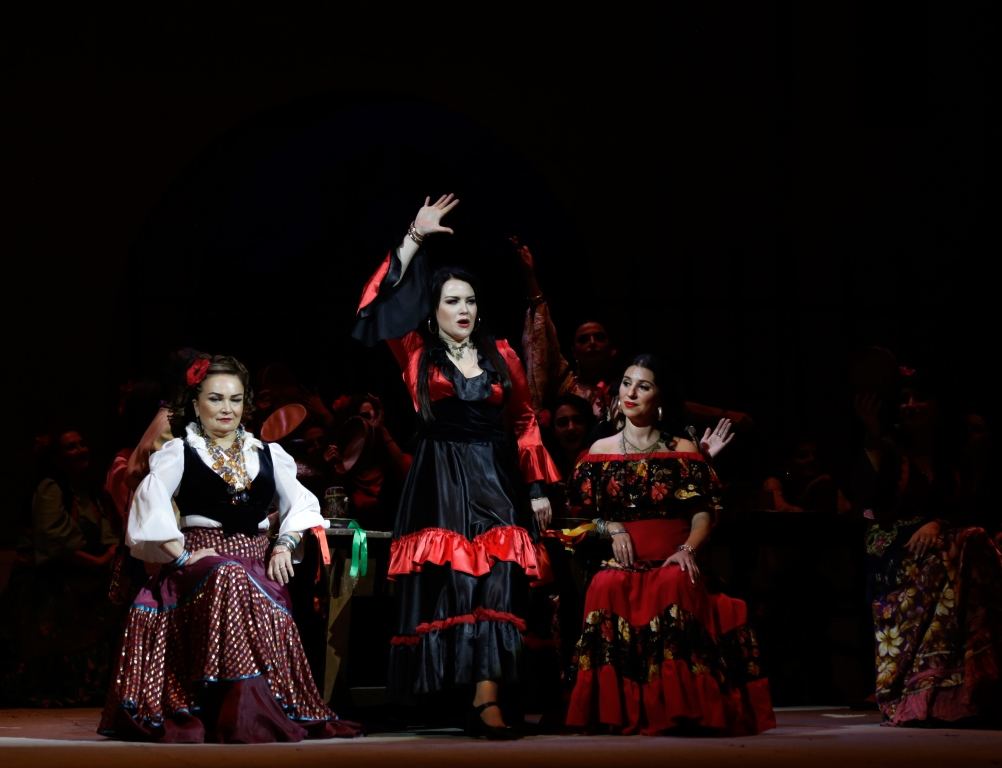 Звезды из Азербайджана, России и Беларуси показали в Баку историю про дерзкую цыганку (ФОТО)