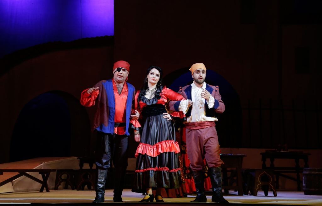 Звезды из Азербайджана, России и Беларуси показали в Баку историю про дерзкую цыганку (ФОТО)