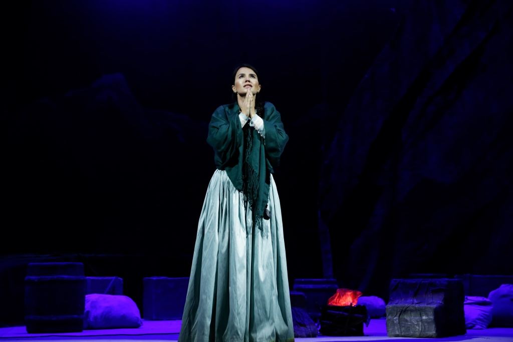 Звезды из Азербайджана, России и Беларуси показали в Баку историю про дерзкую цыганку (ФОТО)