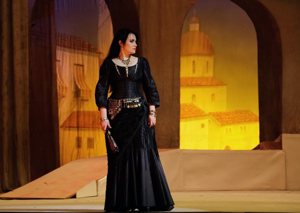 Звезды из Азербайджана, России и Беларуси показали в Баку историю про дерзкую цыганку (ФОТО)