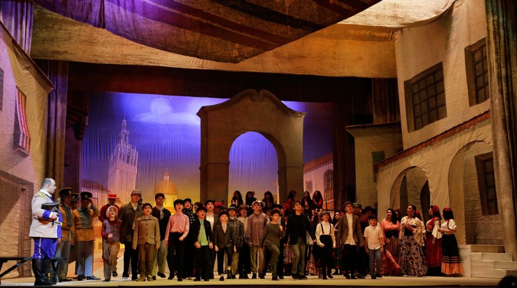 Звезды из Азербайджана, России и Беларуси показали в Баку историю про дерзкую цыганку (ФОТО)