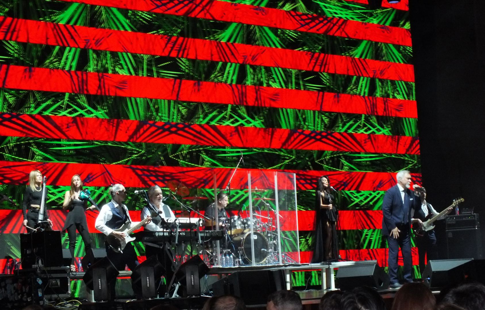 В Баку потрясающий концерт Валерия Меладзе начался с мелодии "Азербайджан" (ВИДЕО, ФОТО)