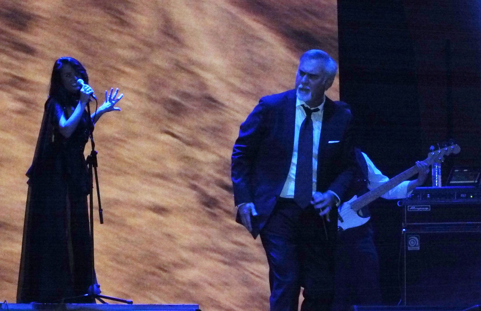 В Баку потрясающий концерт Валерия Меладзе начался с мелодии "Азербайджан" (ВИДЕО, ФОТО)