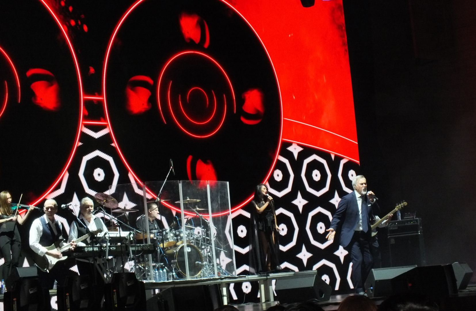 В Баку потрясающий концерт Валерия Меладзе начался с мелодии "Азербайджан" (ВИДЕО, ФОТО)