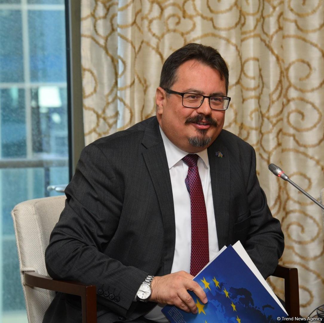 ЕС уделяет особое внимание сотрудничеству с гражданским обществом Азербайджана - Петер Михалко