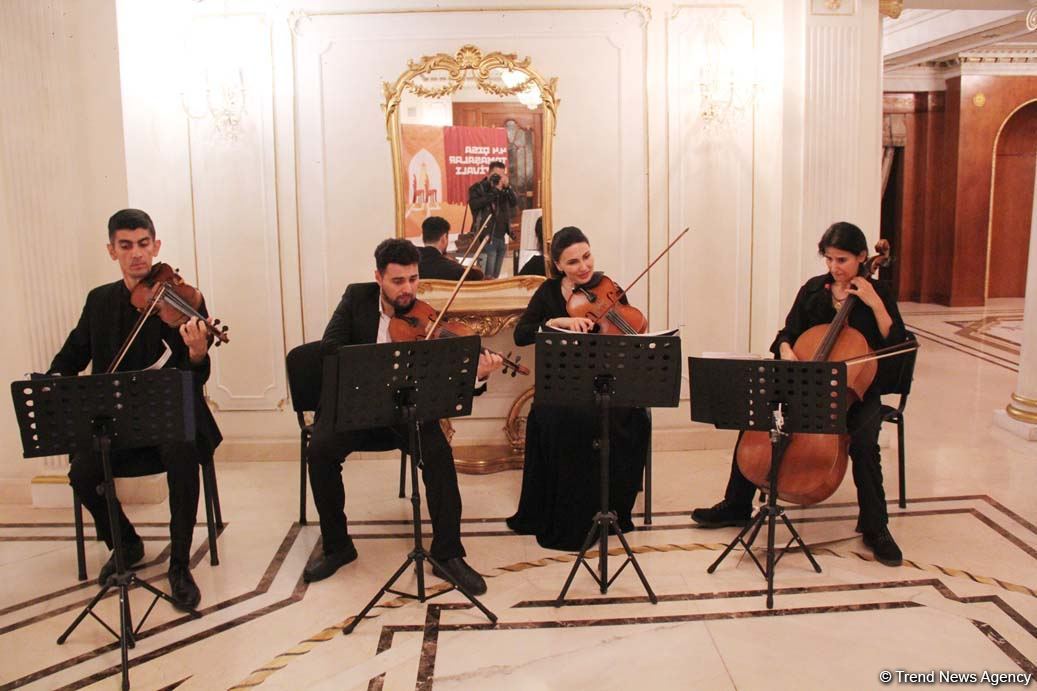 Театральный праздник в Баку – открытие Фестиваля короткометражных спектаклей 4.4 (ФОТО)