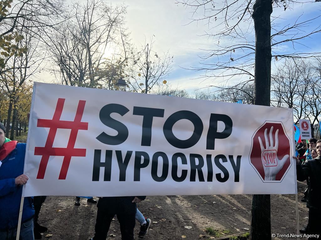 Азербайджанская община провела акцию протеста перед Национальным собранием Франции (ФОТО/ВИДЕО) (Обновлено)