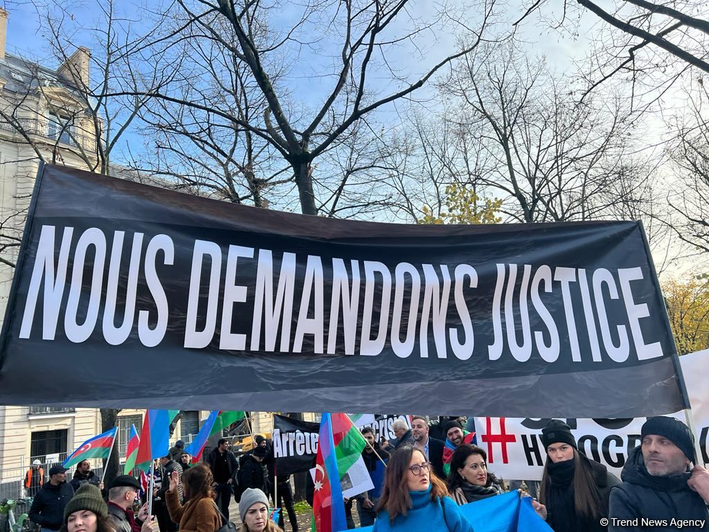 Азербайджанская община провела акцию протеста перед Национальным собранием Франции (ФОТО/ВИДЕО) (Обновлено)