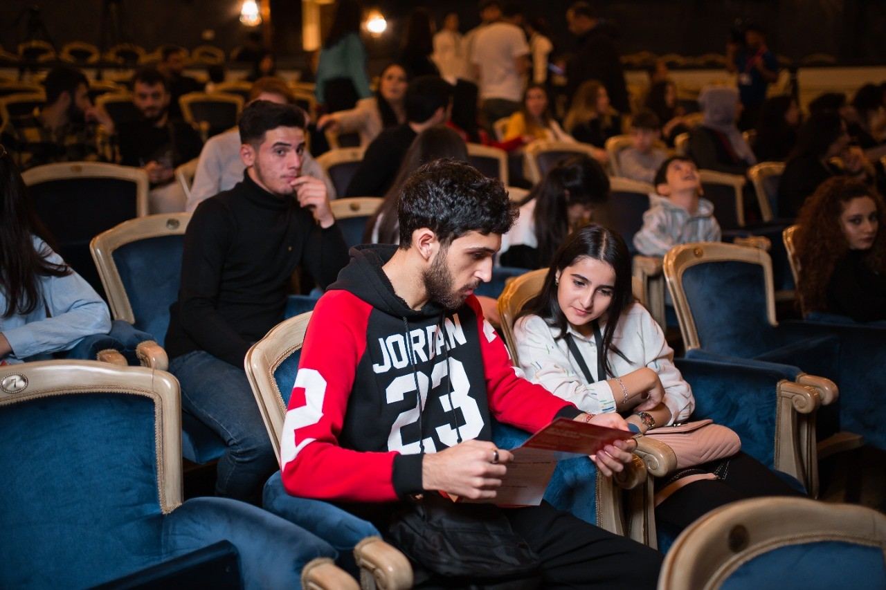 "Шинель", "Манекен" и "Дом одиночества"… -  нестандартный режиссерский подход и яркая актерская игра на фестивале в Баку (ФОТО)