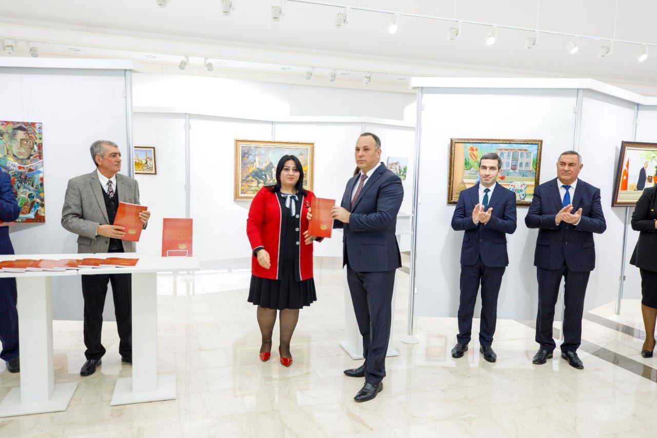 Состоялась презентация первой "Энциклопедии художников Нахчывана" (ФОТО)