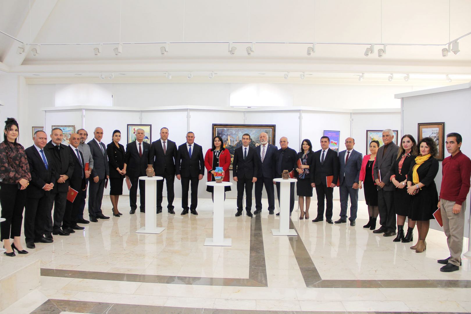 Состоялась презентация первой "Энциклопедии художников Нахчывана" (ФОТО)