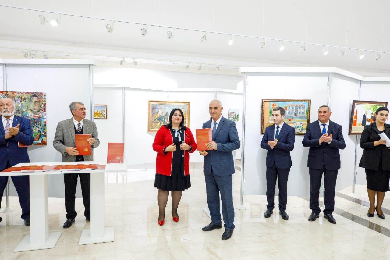 Состоялась презентация первой "Энциклопедии художников Нахчывана" (ФОТО)