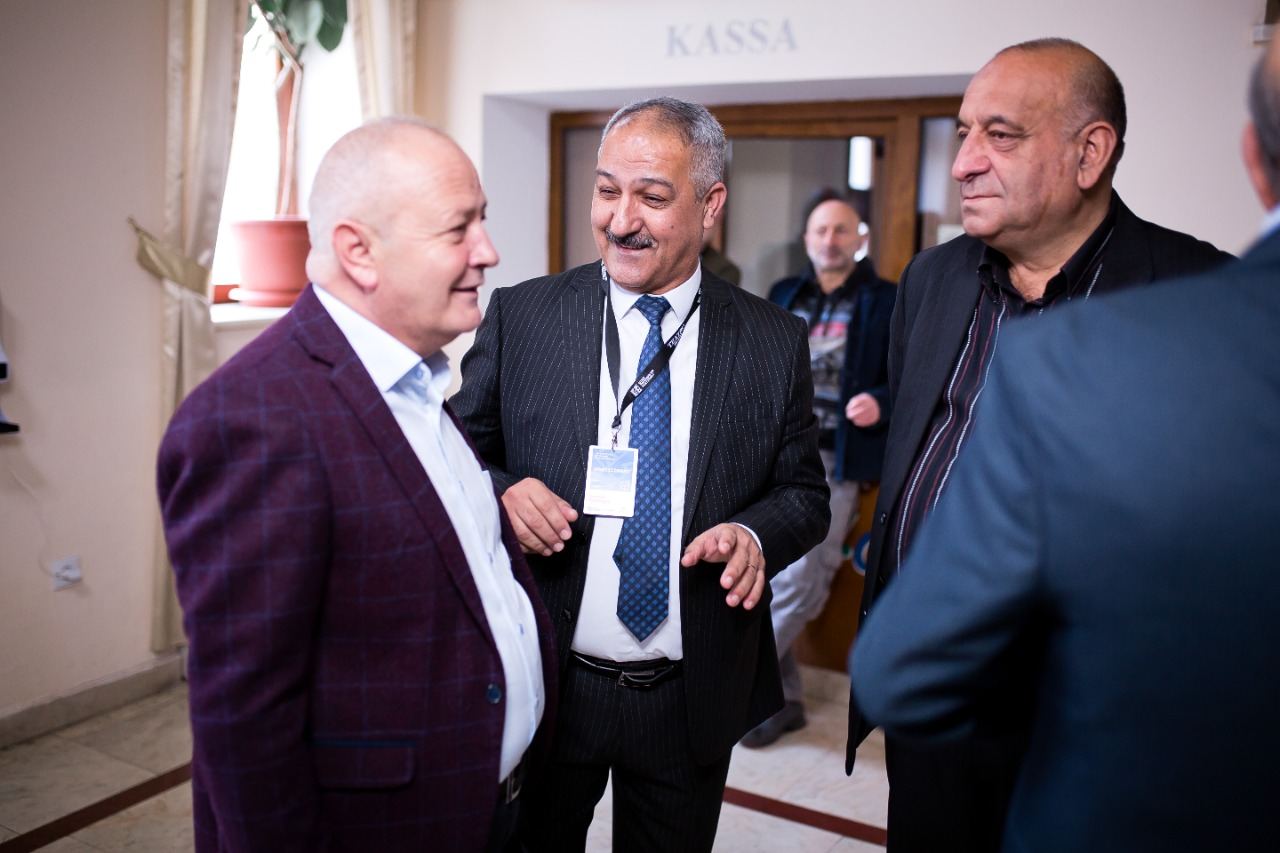 В Баку показали необычный чемодан … с бедами (ФОТО)